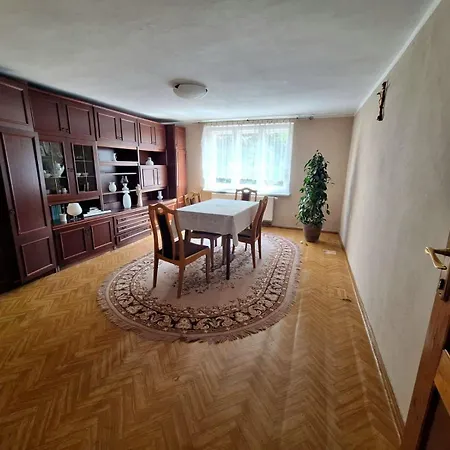 Pracownicze 1 Maja Бжег-Дольны